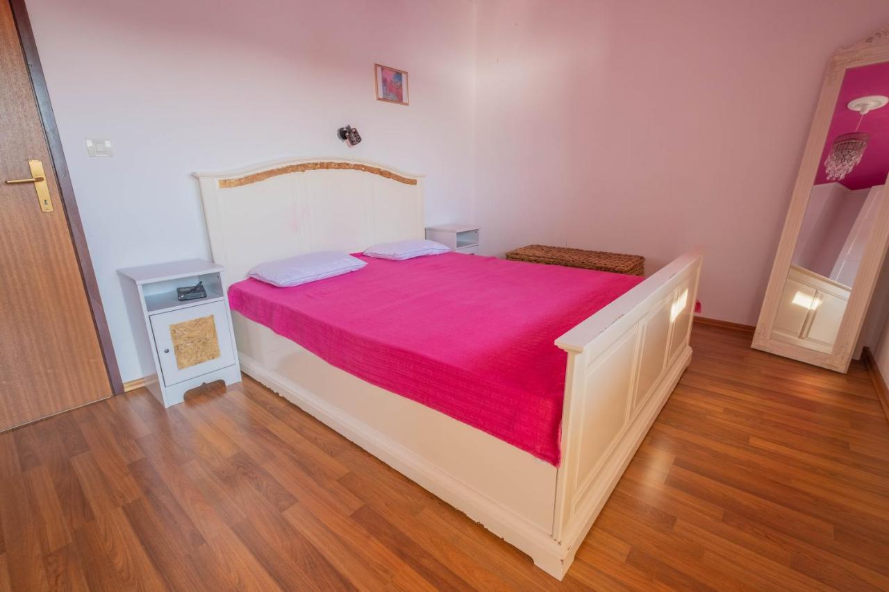 Apartman Ahel ยาดราโนโว ภายนอก รูปภาพ