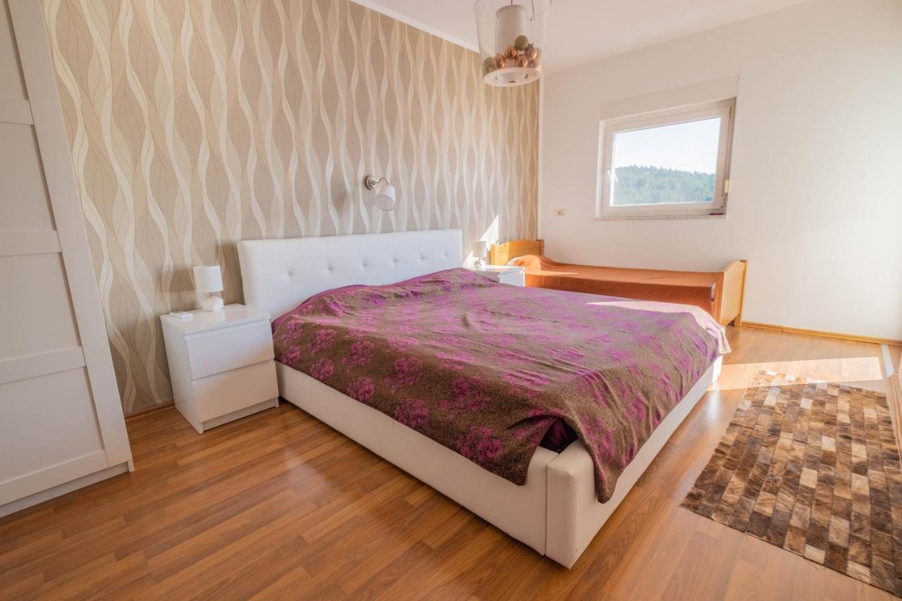 Apartman Ahel ยาดราโนโว ภายนอก รูปภาพ