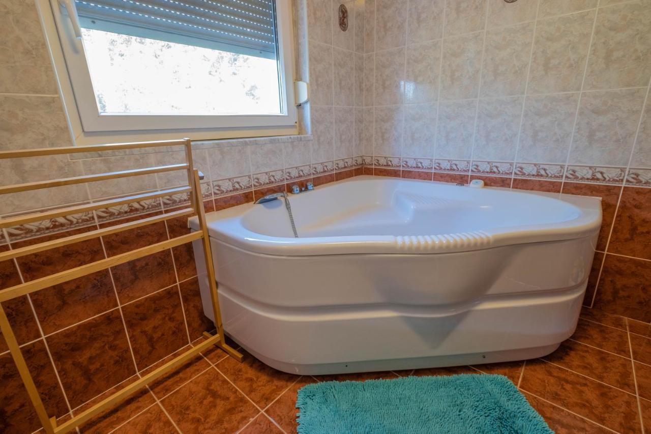 Apartman Ahel ยาดราโนโว ภายนอก รูปภาพ