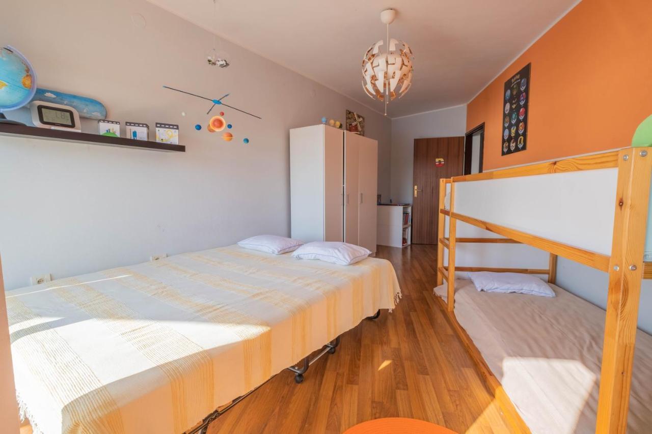 Apartman Ahel ยาดราโนโว ภายนอก รูปภาพ